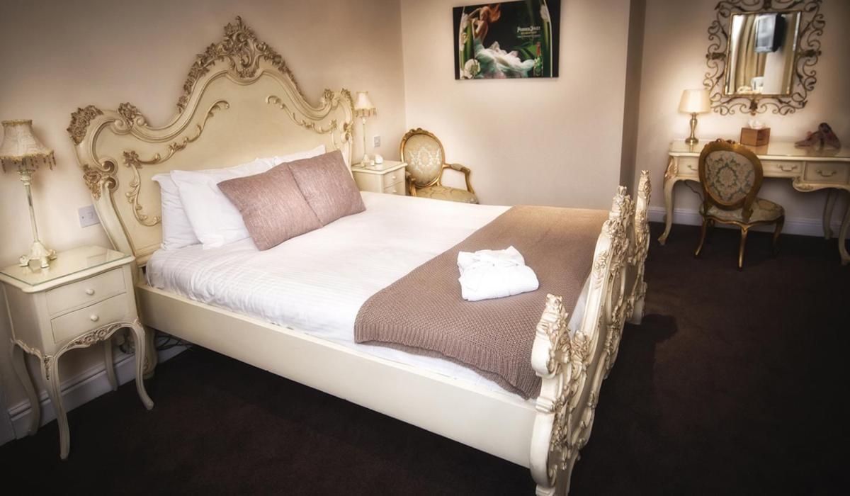 Bert'S Rooms At The Black Horse Inn Brighouse Zewnętrze zdjęcie