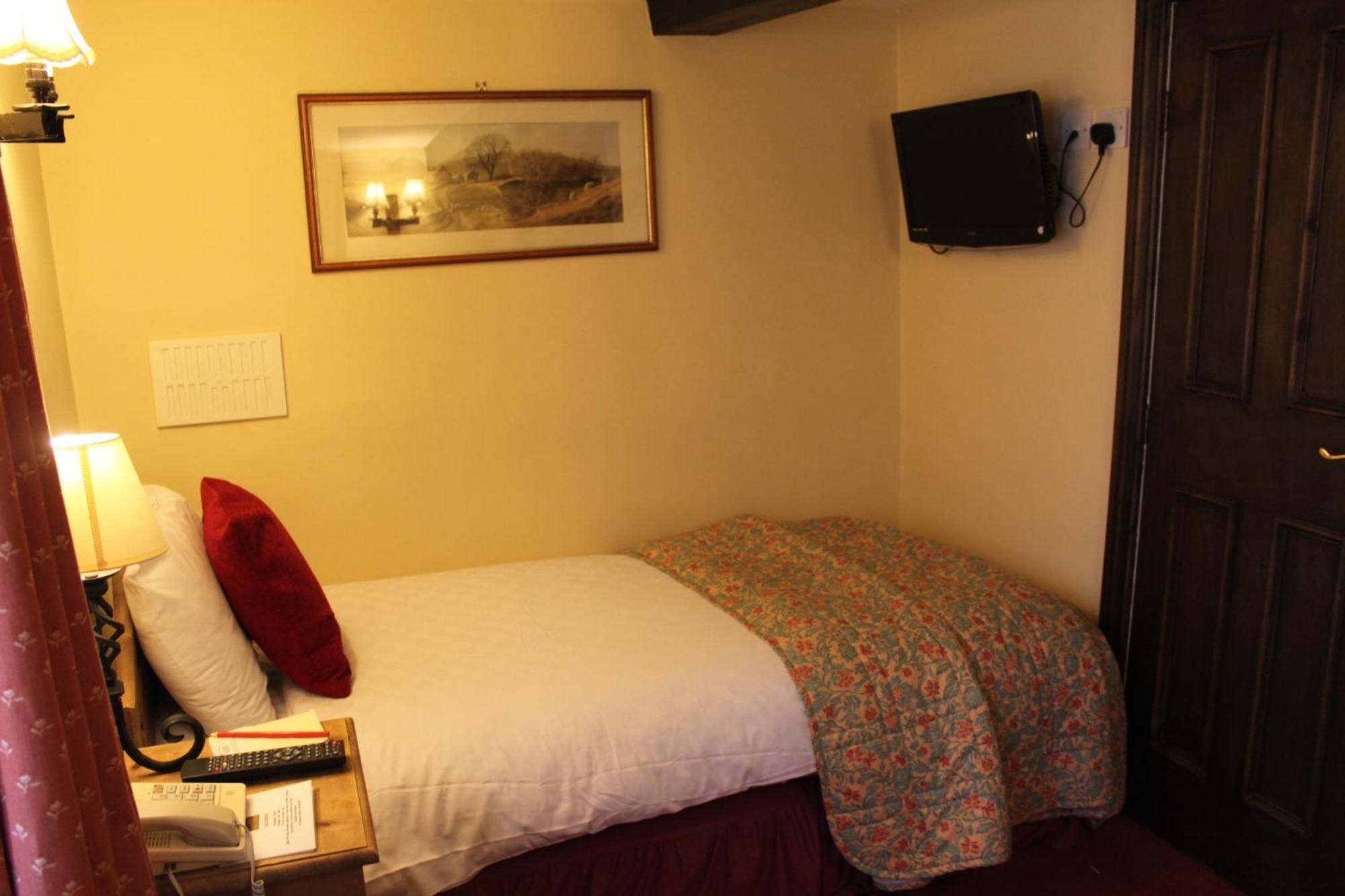 Bert'S Rooms At The Black Horse Inn Brighouse Zewnętrze zdjęcie